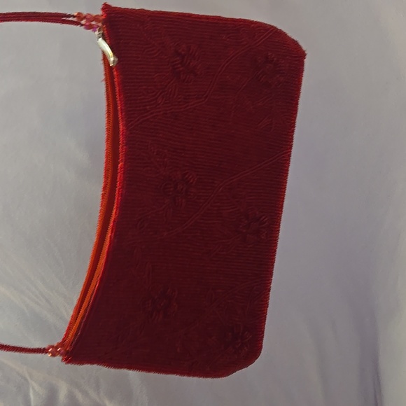 Classy red purse with beads. - Picture 9 of 12